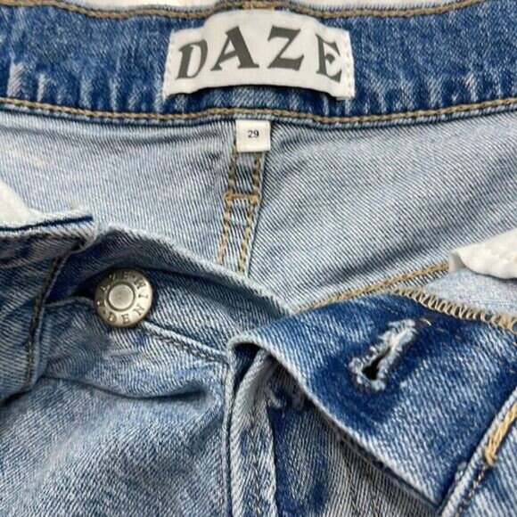 Daze Tough Love Distressed Light Wash Cutoff Jean Shorts Size 29 - Picture 4 of 5